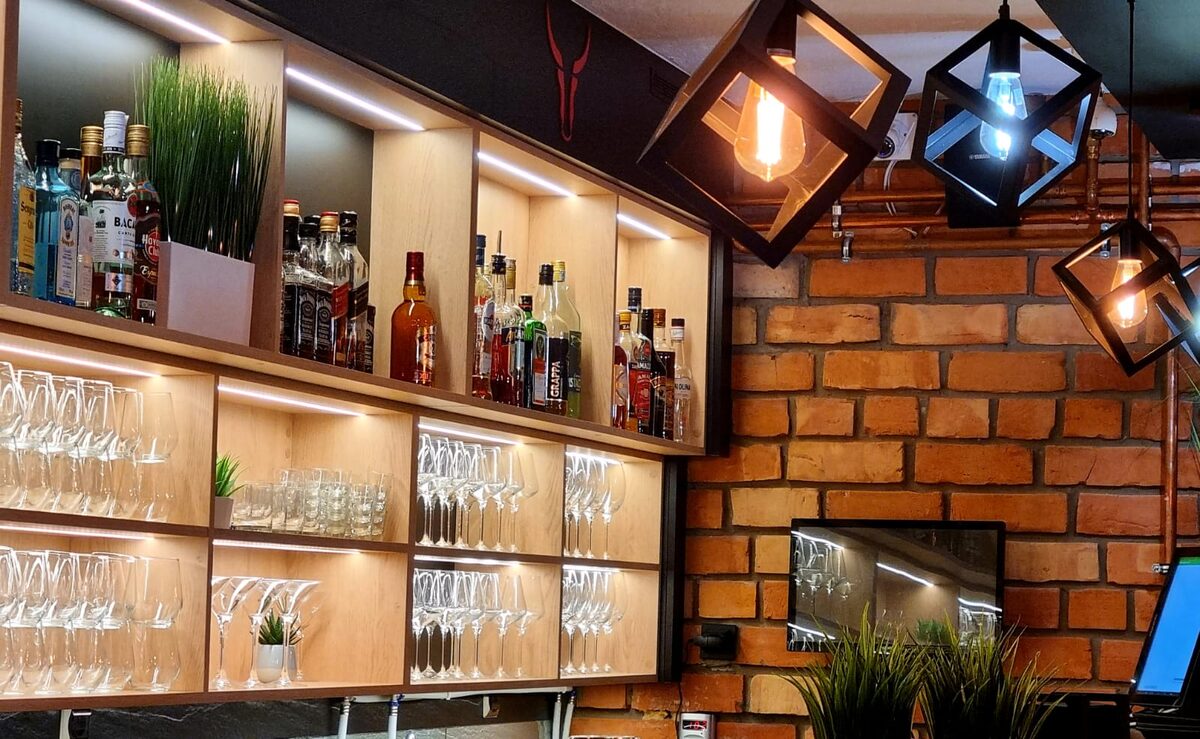 Bar przy wejściu